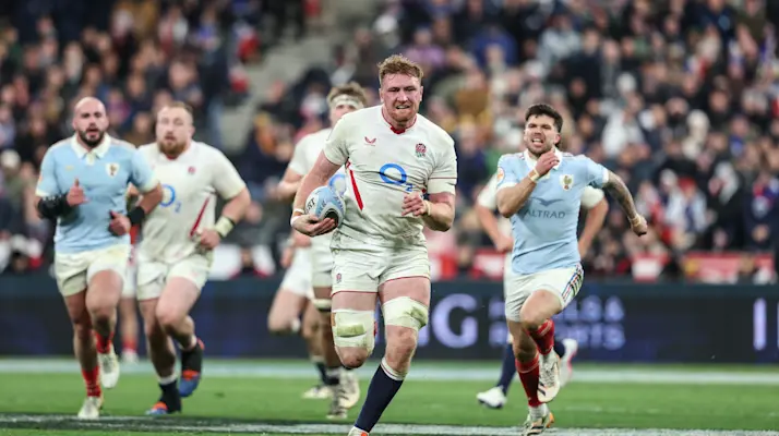 England's Ollie Chessum runs in an intercept try against France on Super Saturday 2026.