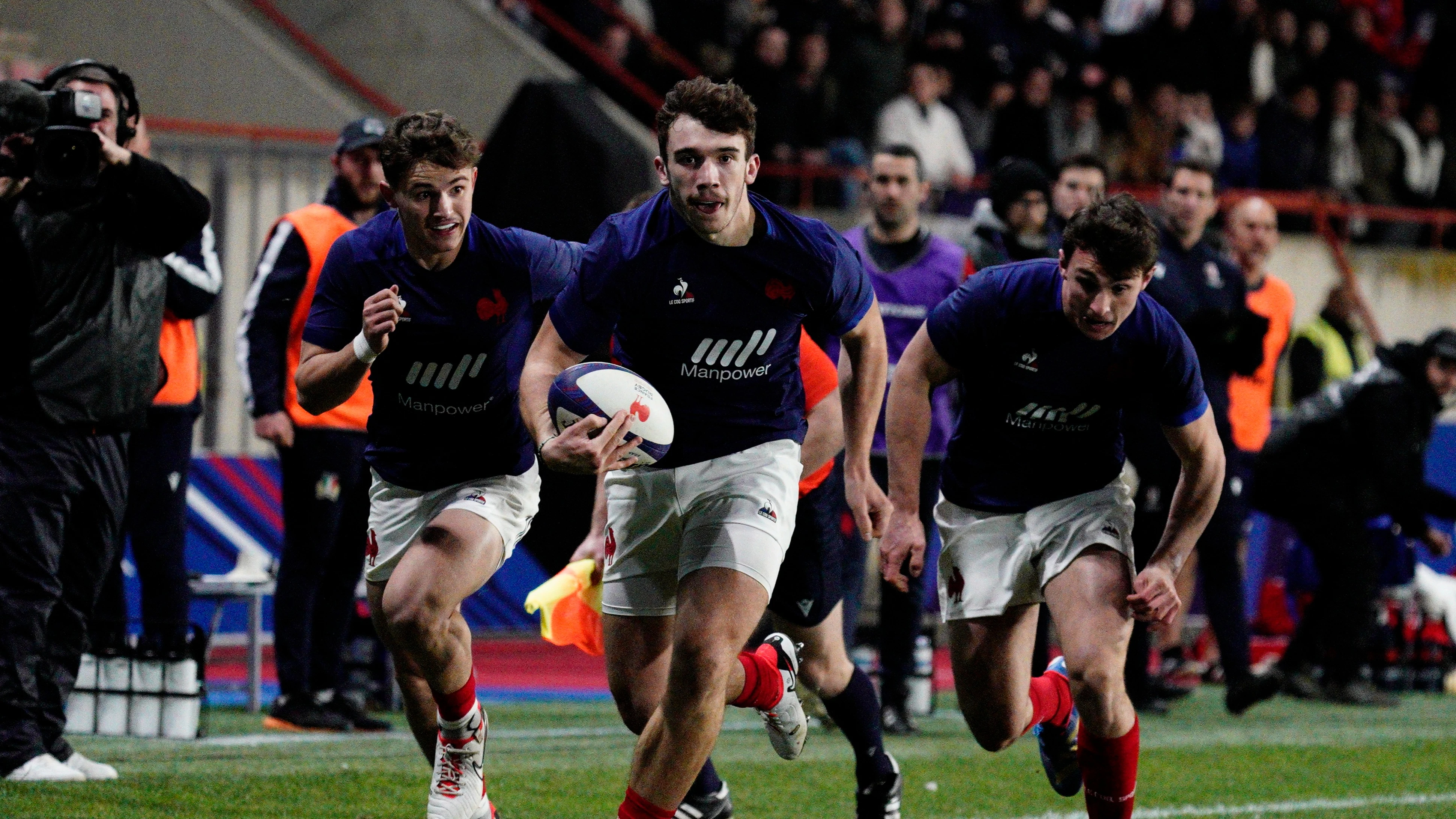 Fabien Brau Boirie makes a break against Italy during the 2024 Under 20 Six Nations Championship match in Stade Raoul-Barriere, Beziers