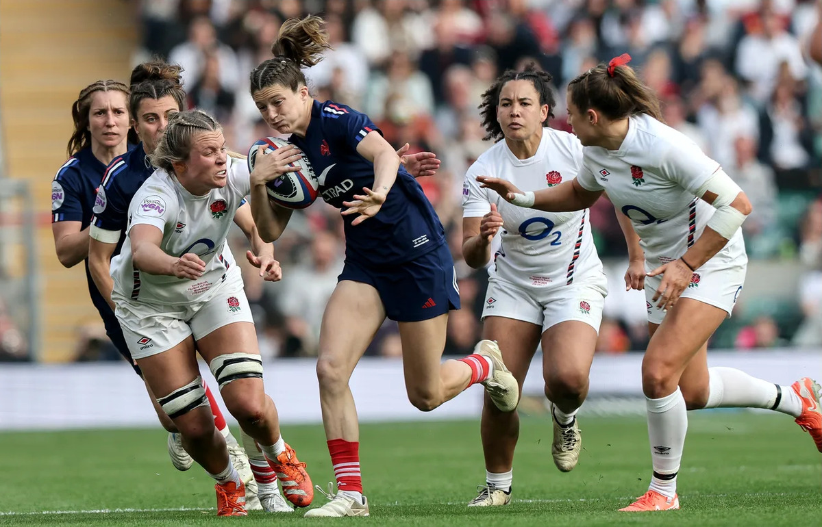 England's Zoe Aldcroft with Morgane Bourgeois of France during the 2025 Guinness Women's Six Nations Championship Round 5 game