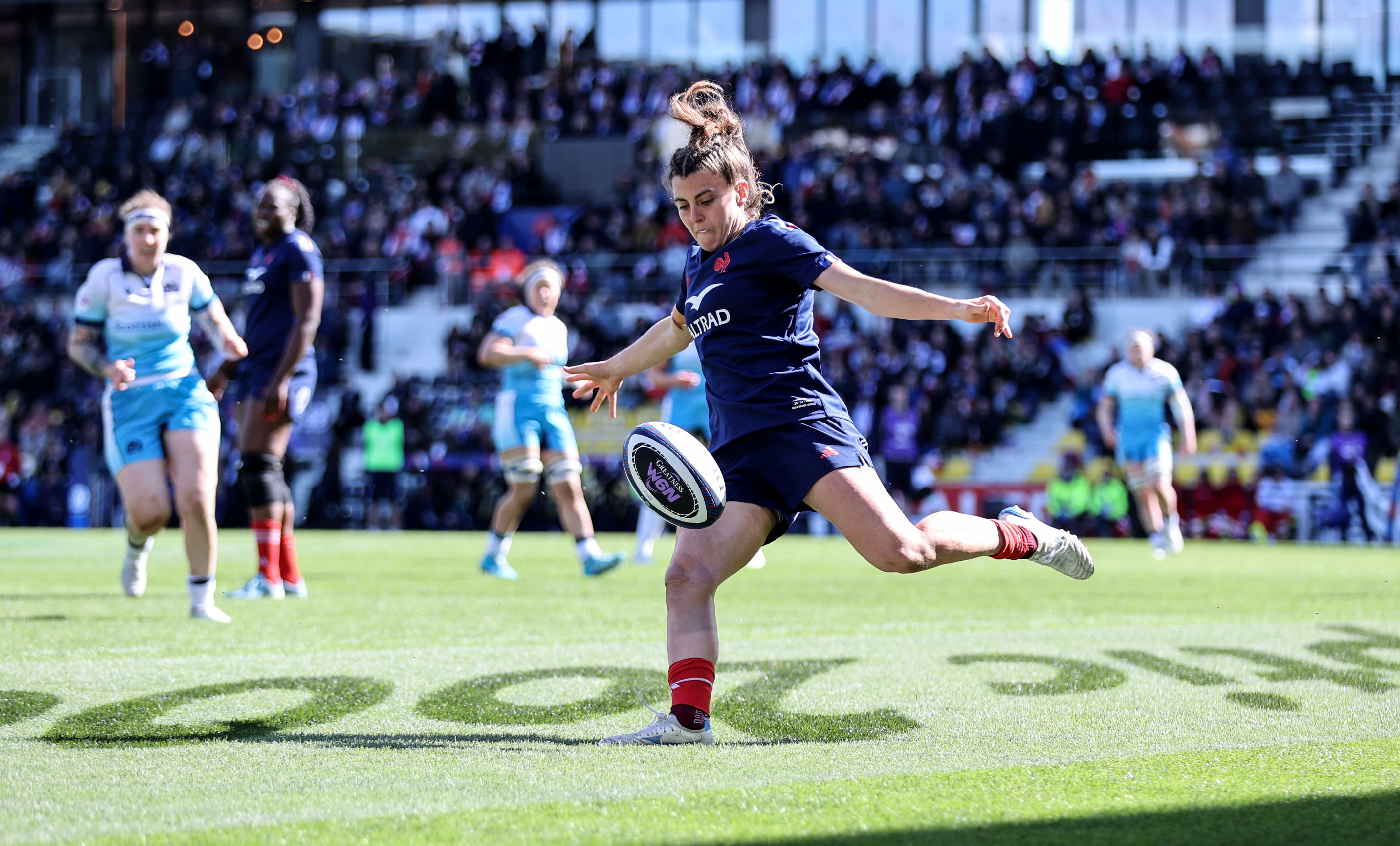 France’s Carla Arbez clears the ball during the 2025 Guinness Women's Six Nations Championship Round 2 game between France and Scotland in the Stade Marcel-Deflandre, La Rochelle, France, Saturday, March 29, 2025 (Photo by Dan Sheridan / Inpho)