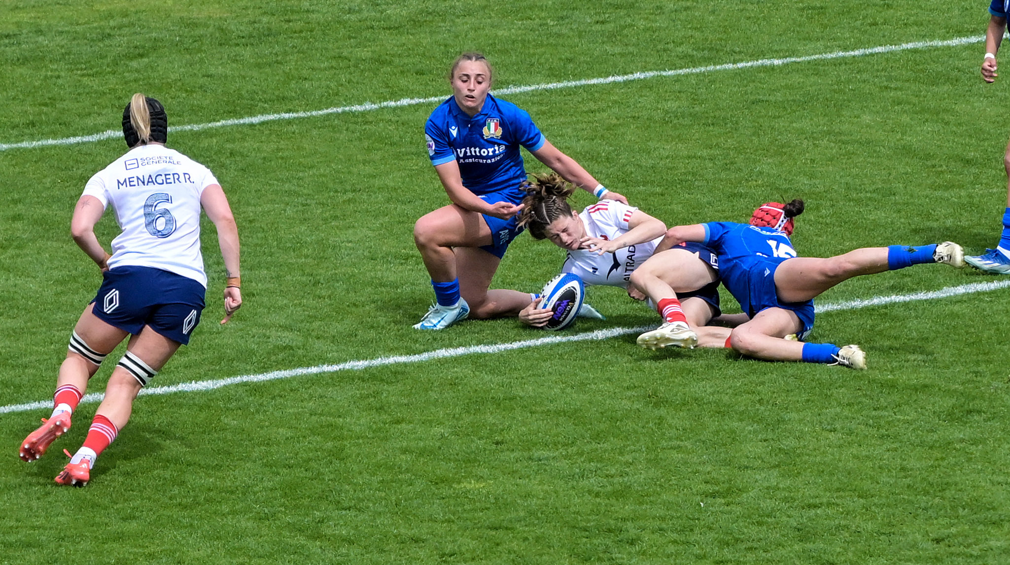 France's Morgane Bourgeois scores a try during the 2025 Guinness Women's Six Nations Championship Round 4 game between Italy and France in Stadio Sergio Lanfranchi, Parma, Italy, Saturday, April 19, 2025 (Photo by Guiseppe Fama / Inpho)