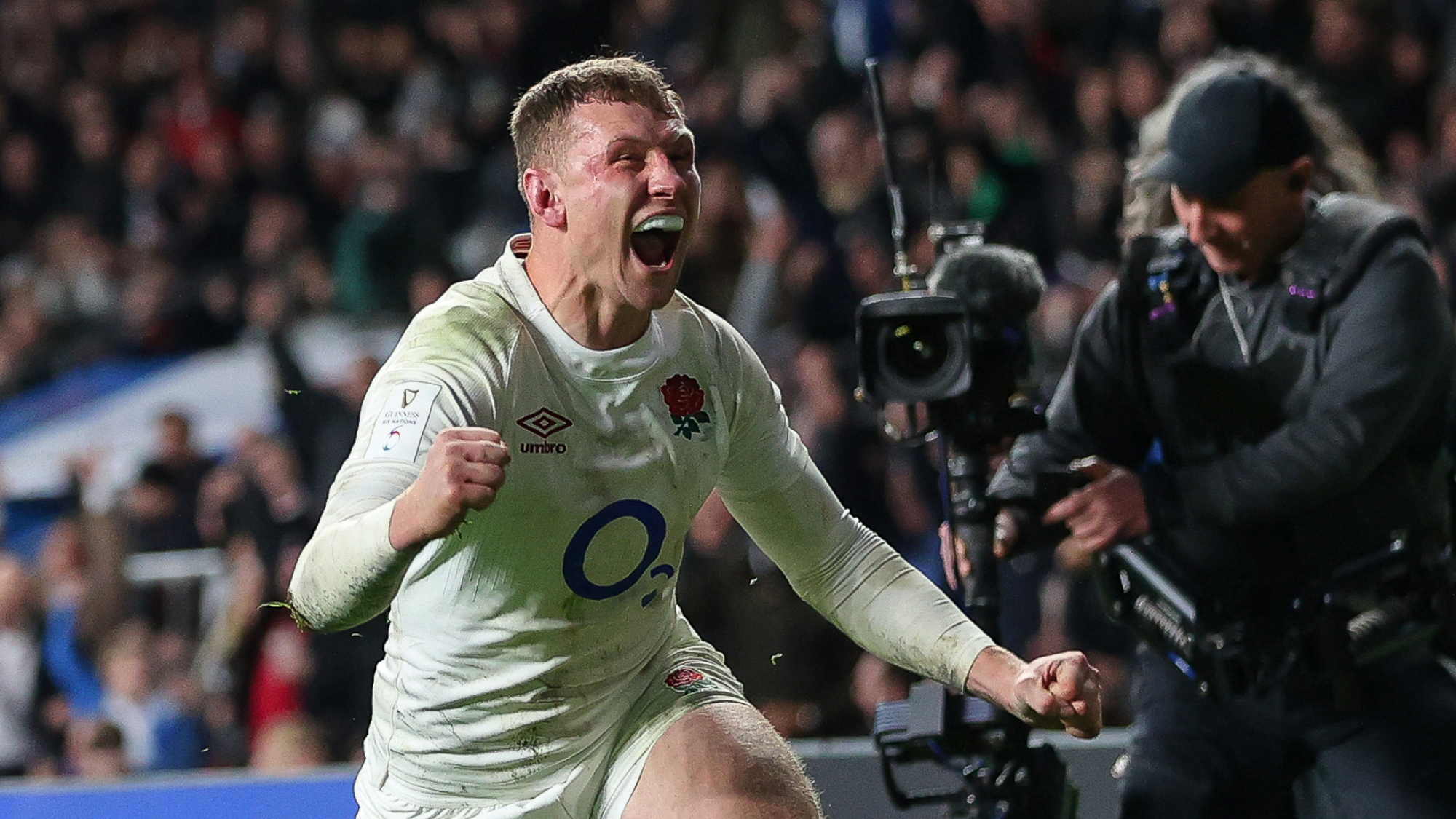 Fraser Dingwall crosses for a try for England against Wales at Twickenham in the 2024 Guinness Men's Six Nations
