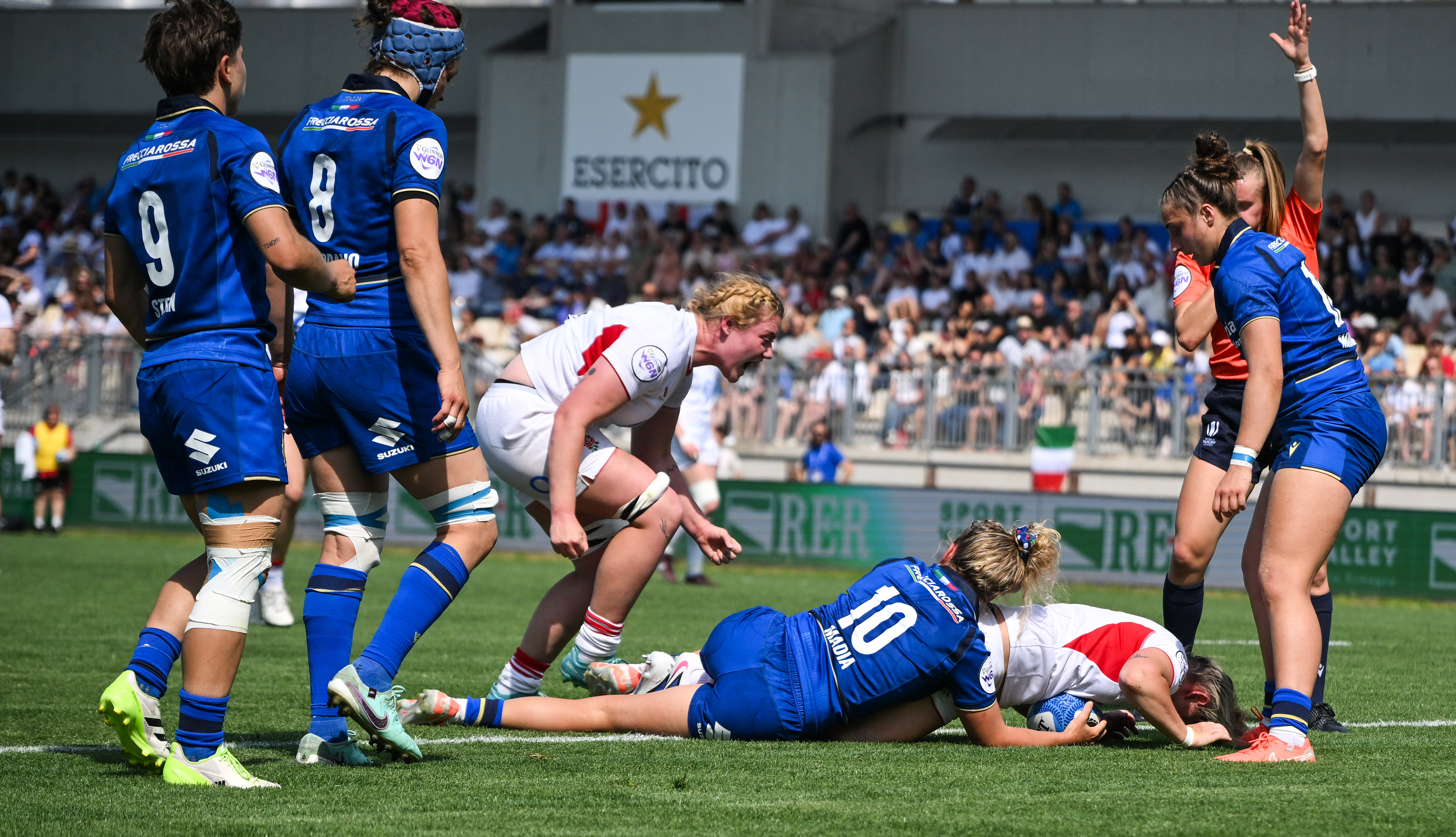 England’s Mar­lie Pack­er scores their sixth try before half-time during the 2026 Guinness Women's Six Nations Championship Round 4 game against Italy in Stadio Sergio Lanfranchi, Parma.