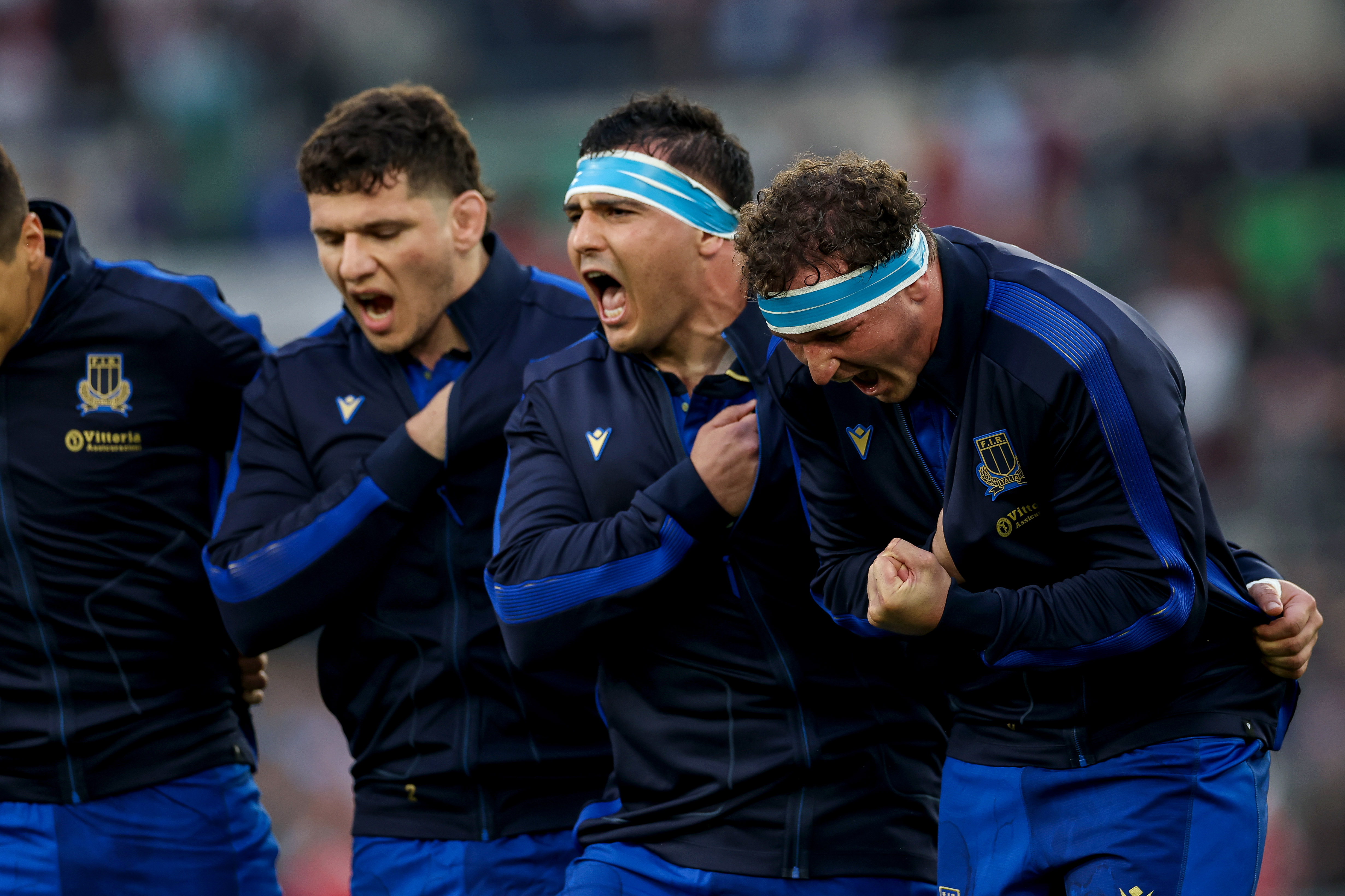 The Italian team, led by captain Michele Lamaro, sing the crescendo of their country's national anthem in 2026.