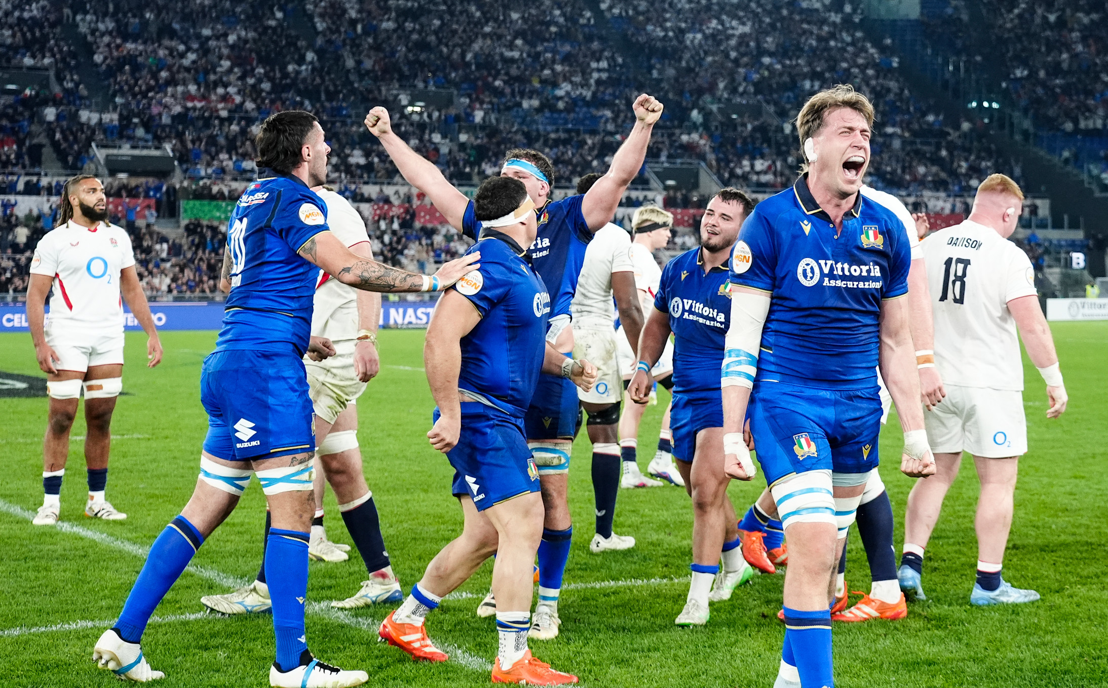 Federico Ruzza and teammates celebrate after Italy's first ever win against England, which took place in the 2026 Guinness Men's Six Nations at Stadio Olimpico, Rome.