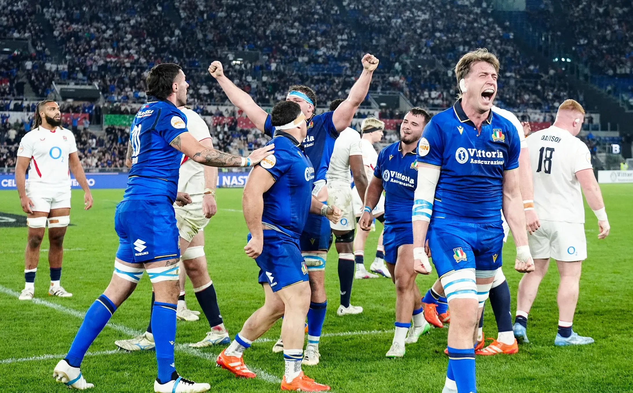 Federico Ruzza and teammates celebrate after Italy's first ever win against England, which took place in the 2026 Guinness Men's Six Nations at Stadio Olimpico, Rome.