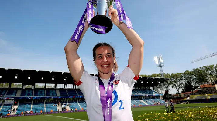 The Red Roses' Emily Scarratt lifts the 2022 Championship trophy.