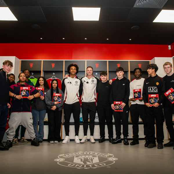 Joshua Zirkzee and Jonny Evans spend afternoon with participants in Man Utd Foundation Skills Lab