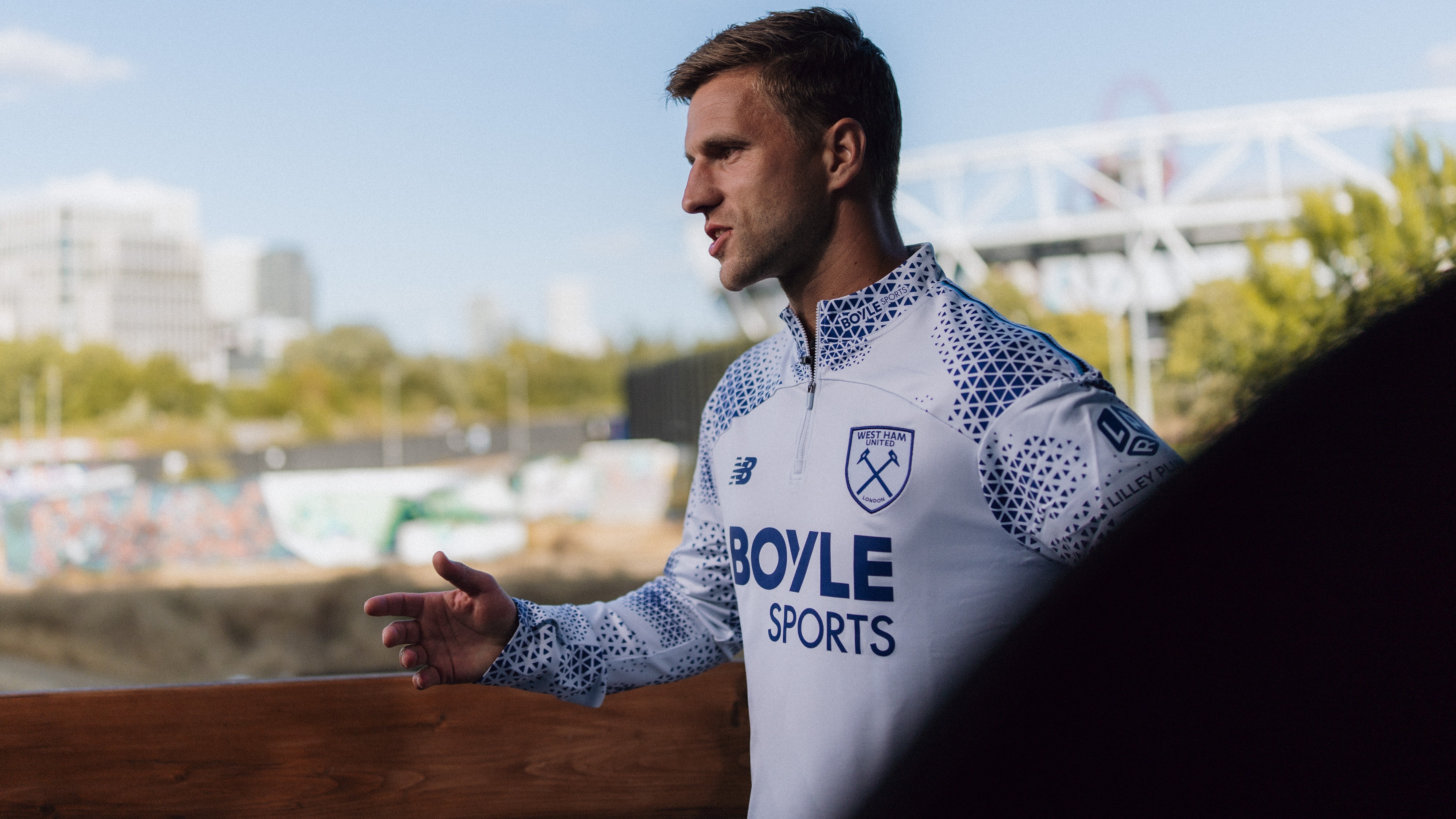 Veltman signing Aug 2026