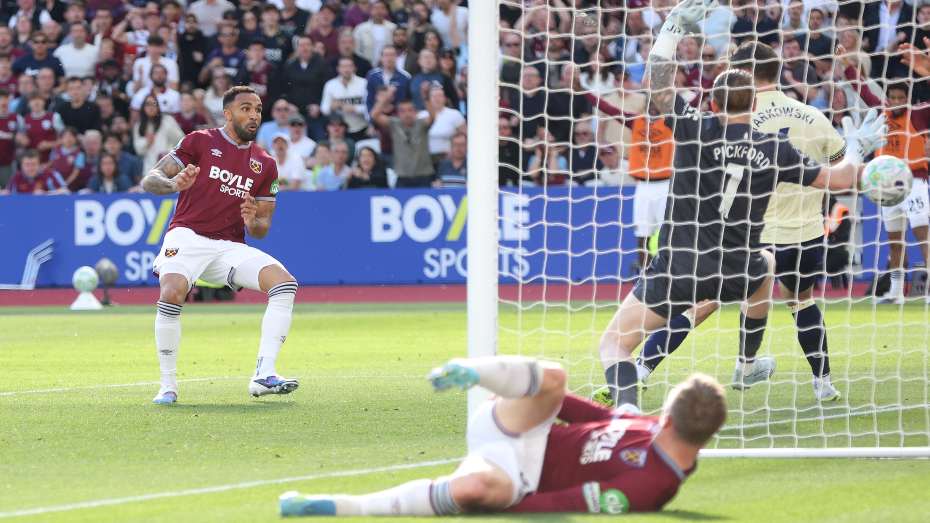 Callum Wilson scores against Everton