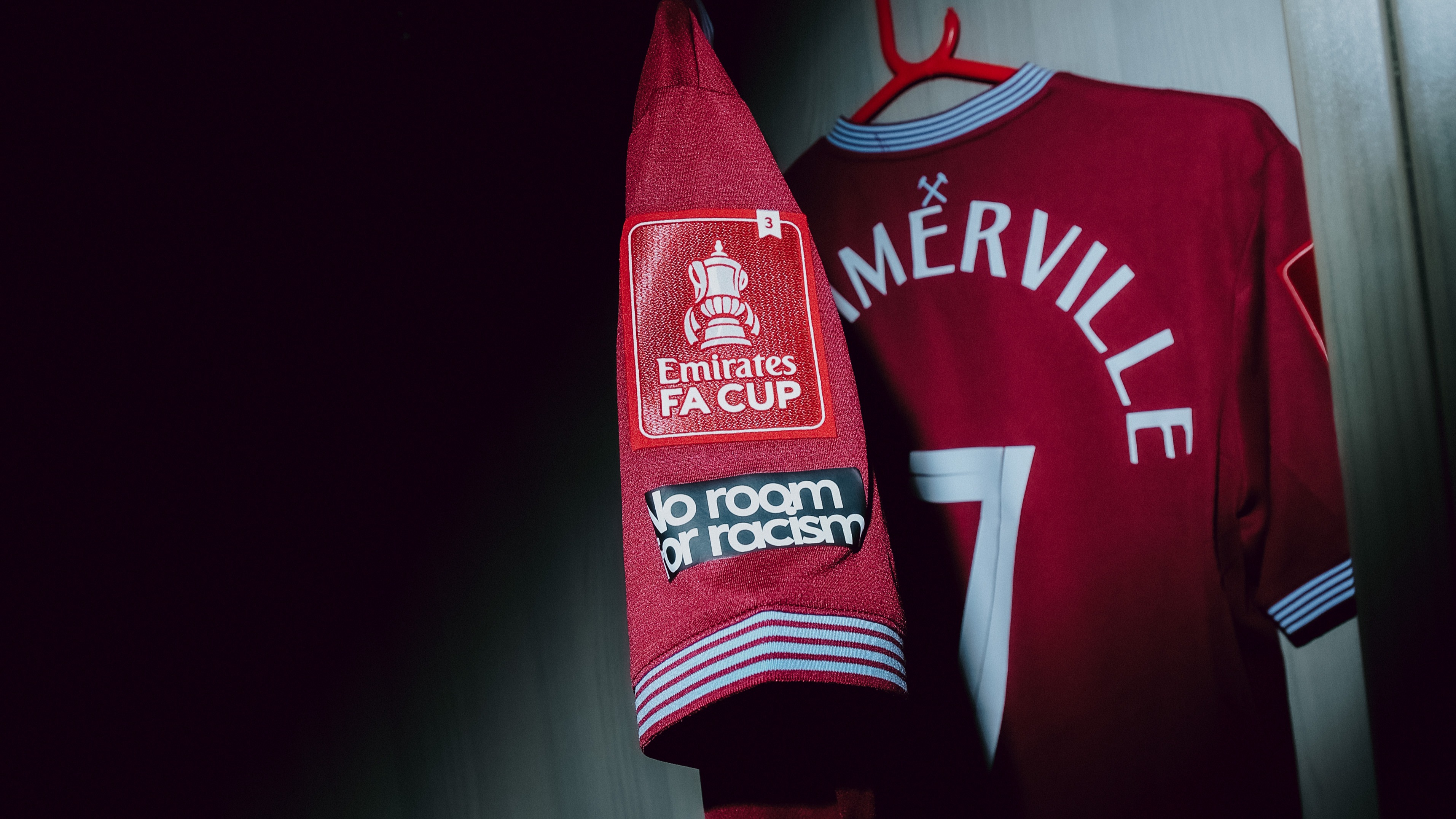 FA Cup sleeve badge