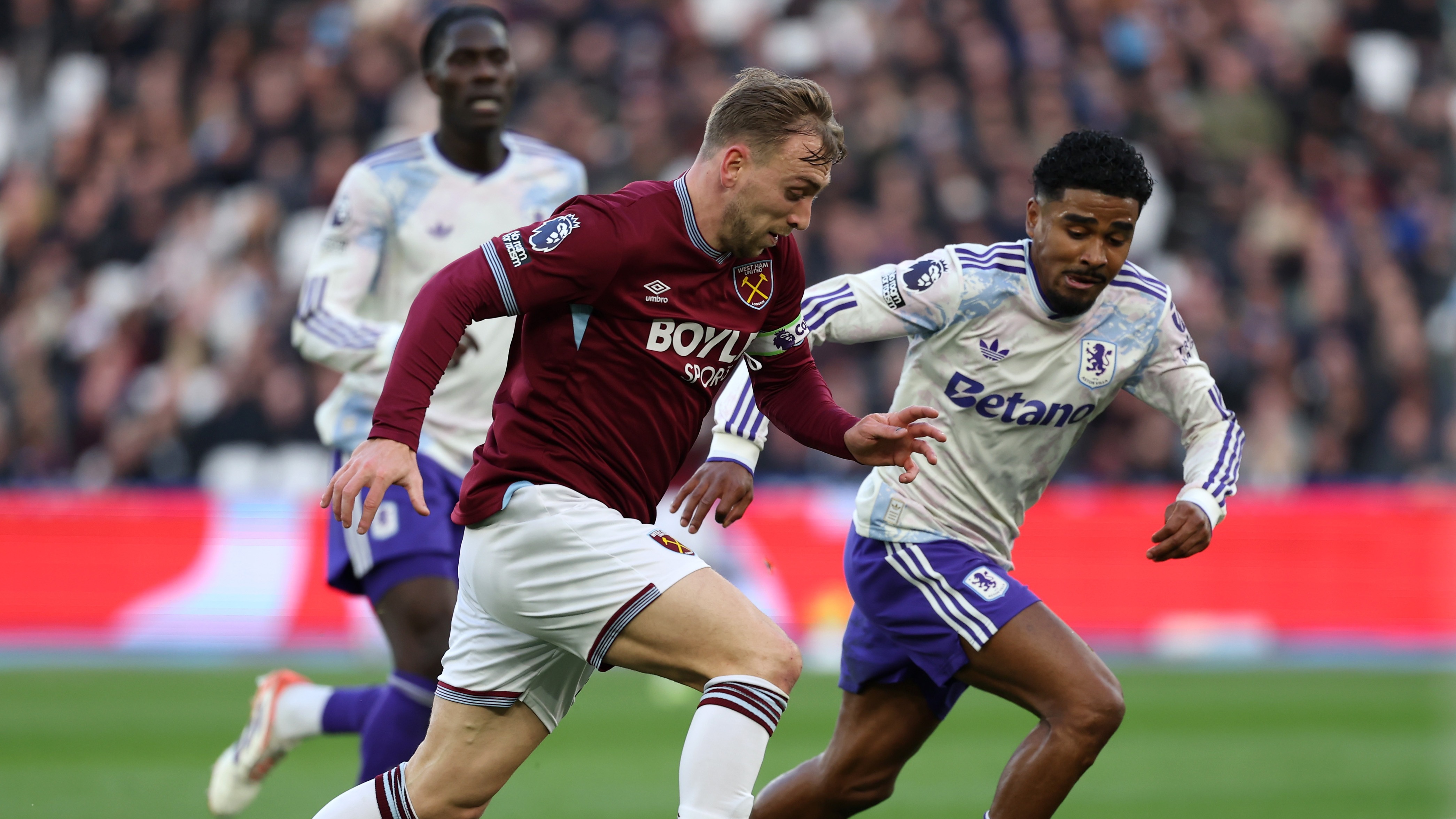 Jarrod Bowen in action against Aston Villa
