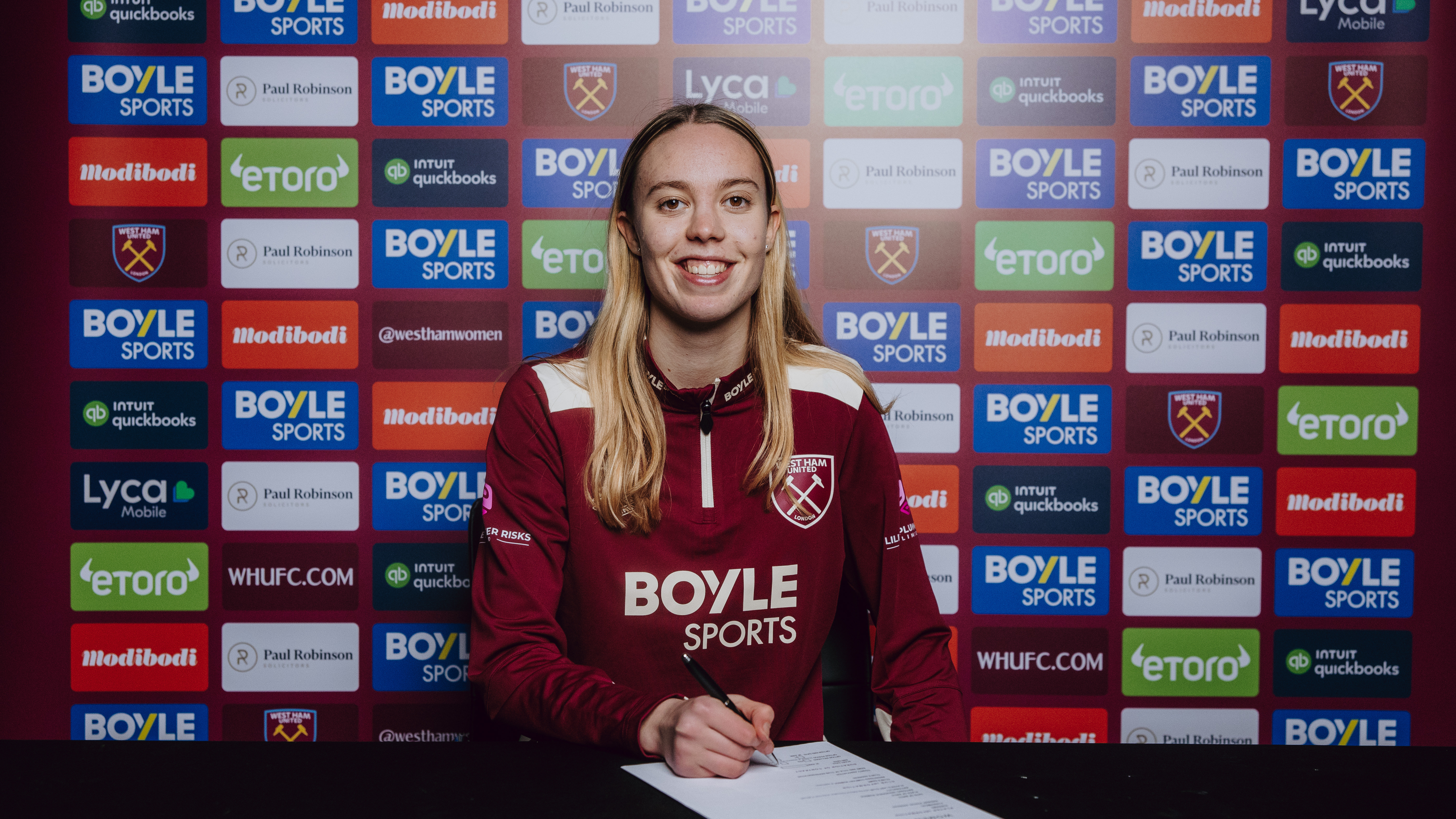 Dowsett signs first professional contract