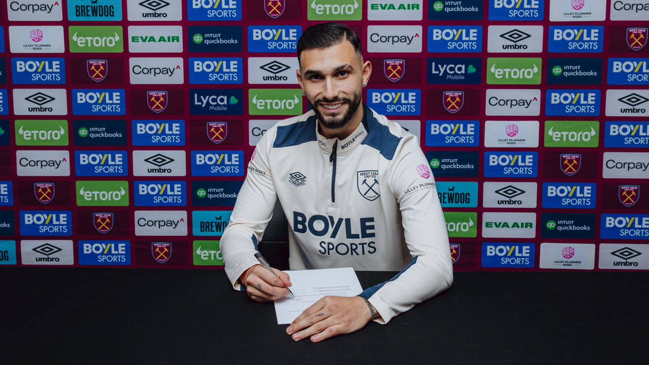 West Ham United sign Argentina forward Taty Castellanos 