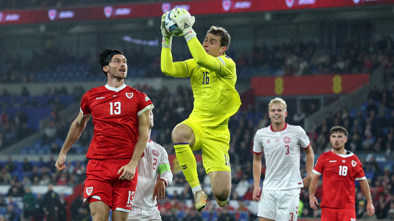 Internationals | Three Hammers in Sunday night action