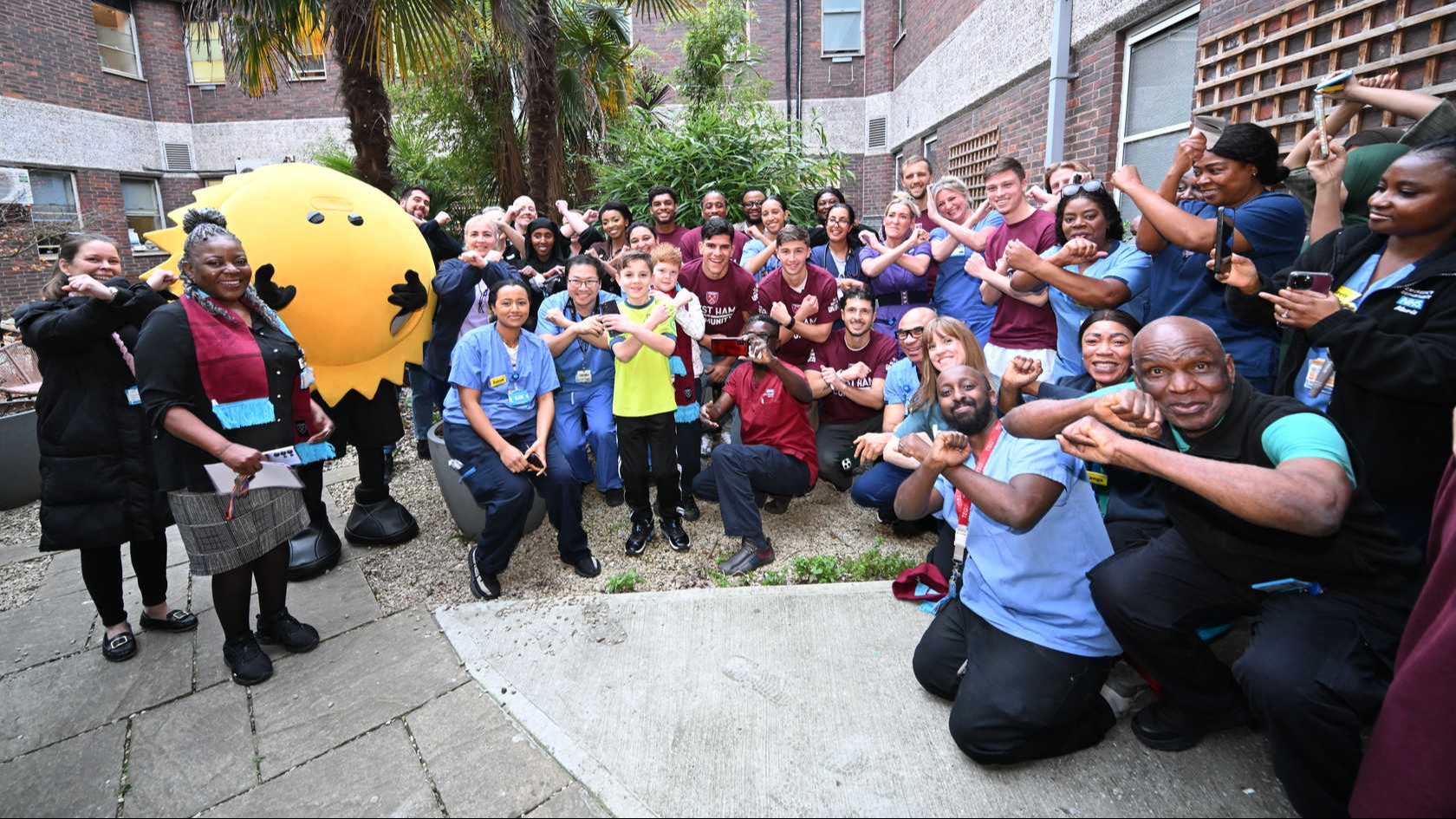 West Ham United players visit Newham University Hospital