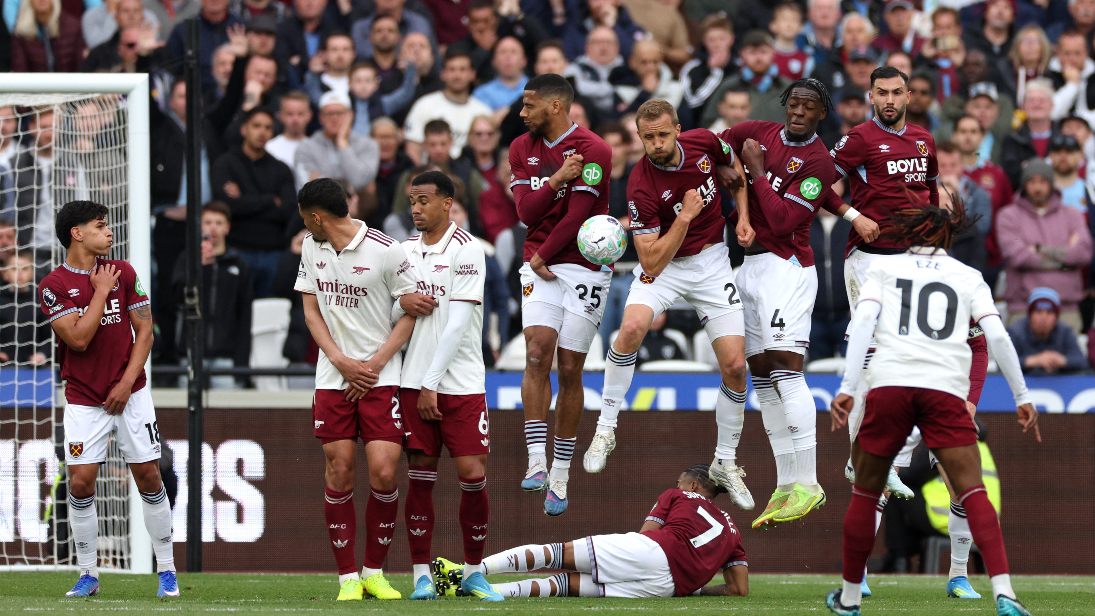 The West Ham wall blocks an Eberechi Eze free-kick