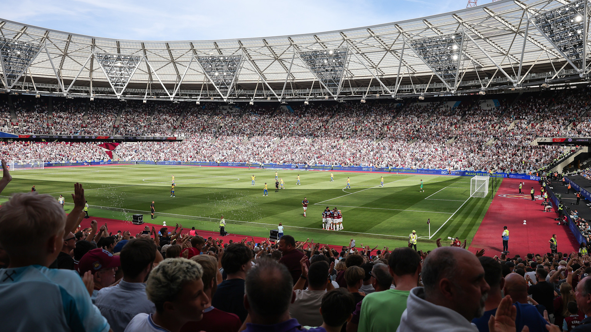 Full London Stadium goal celebration 16x9