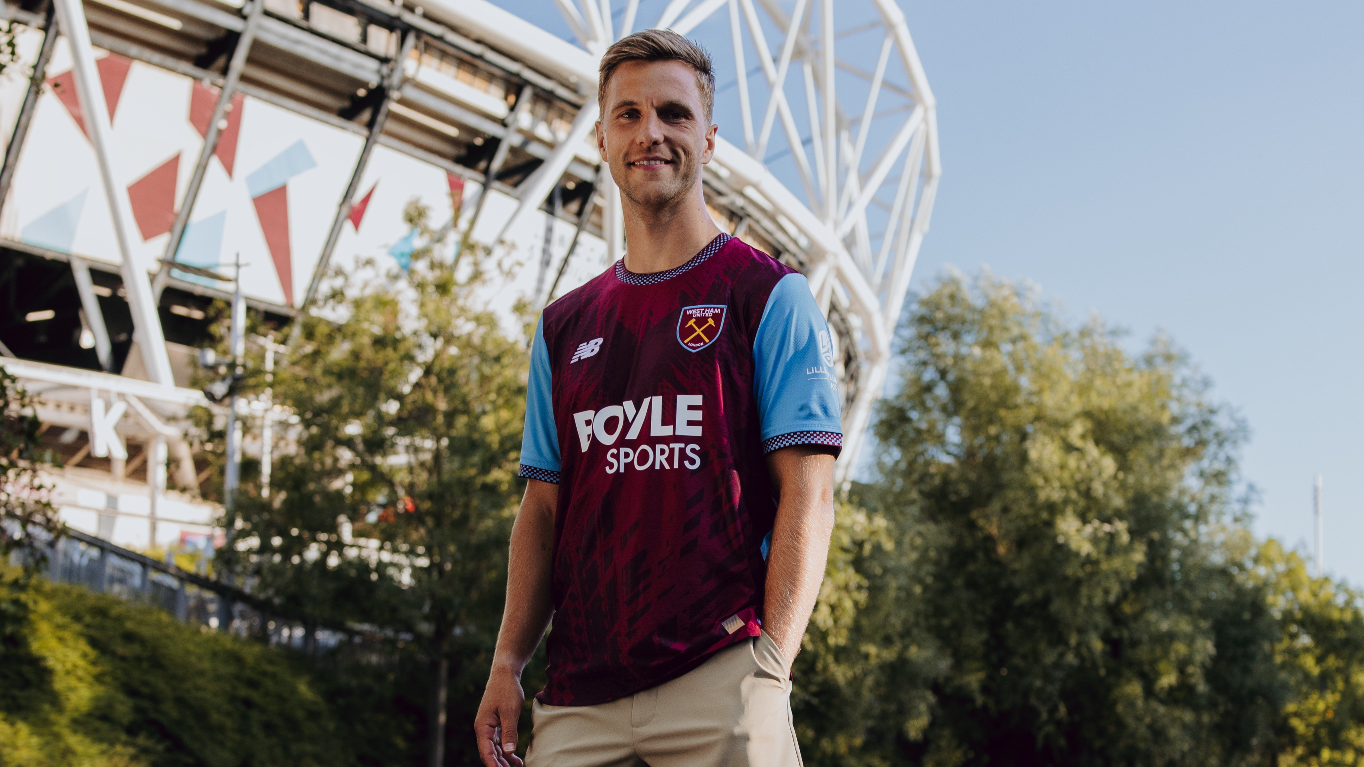 Veltman signing Aug 2026