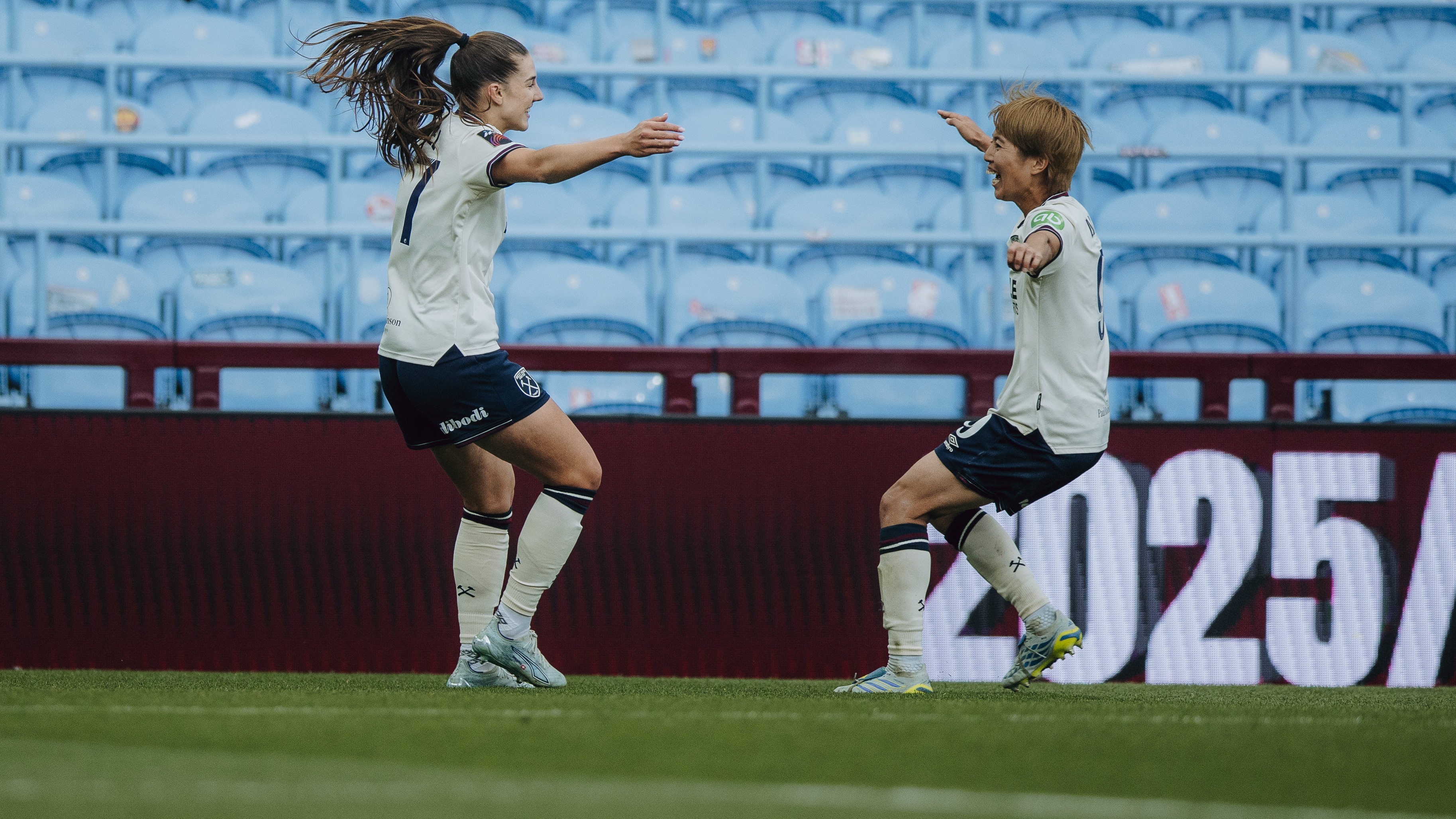 Piubel and Ueki celebration