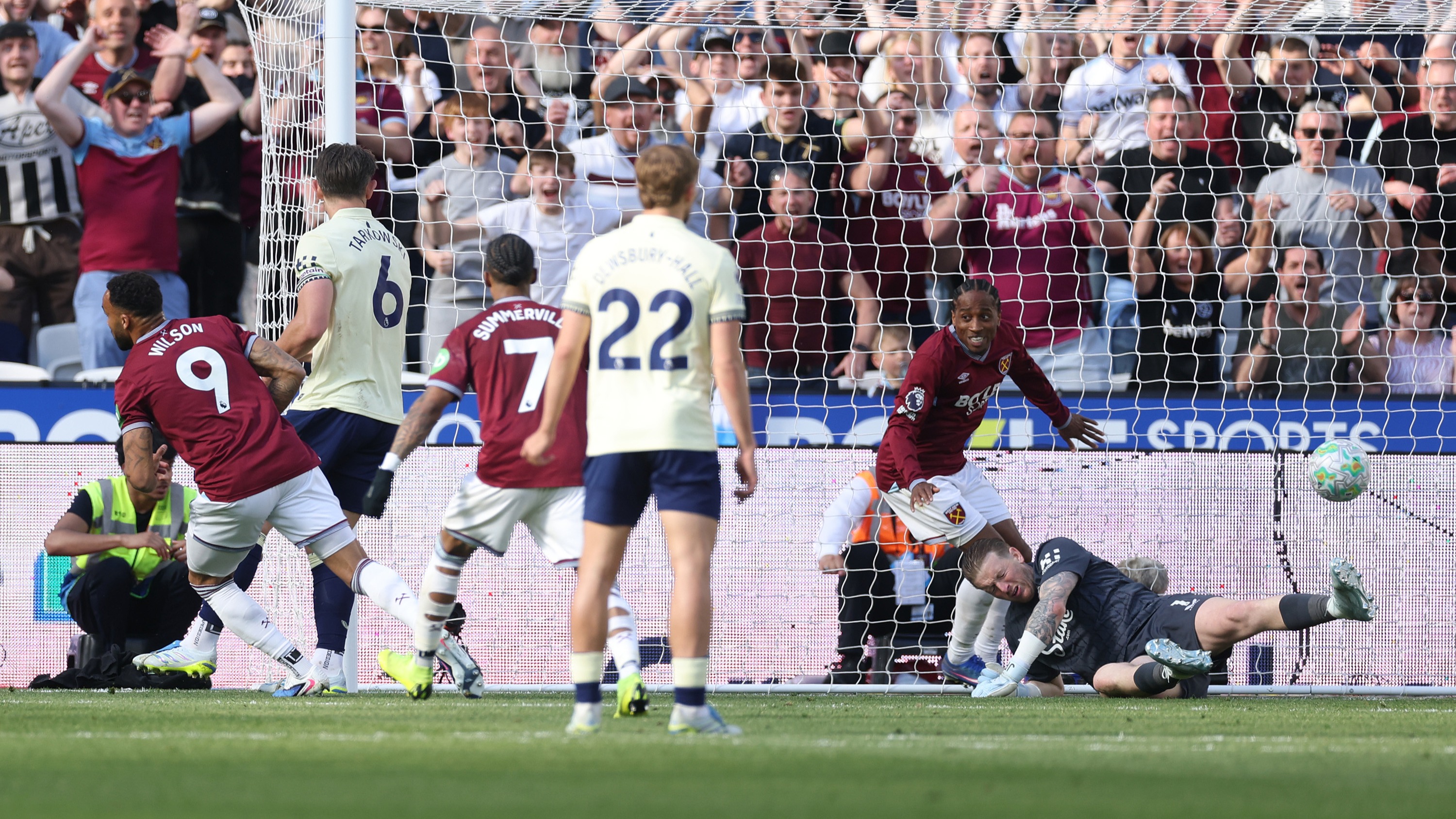 Callum Wilson scores against Everton