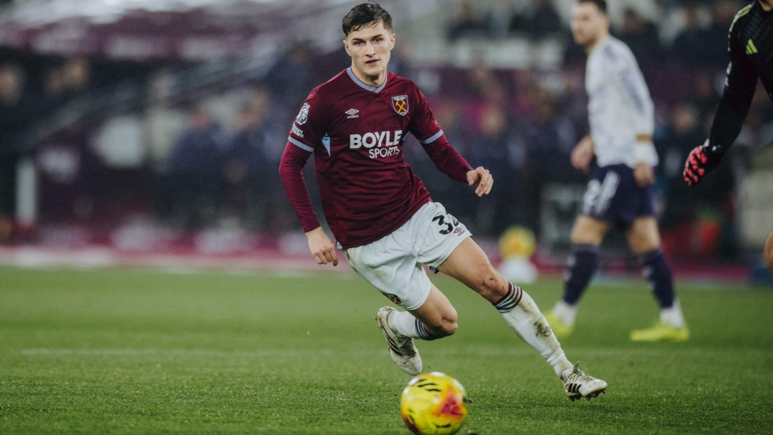 Freddie Potts in action against Manchester United