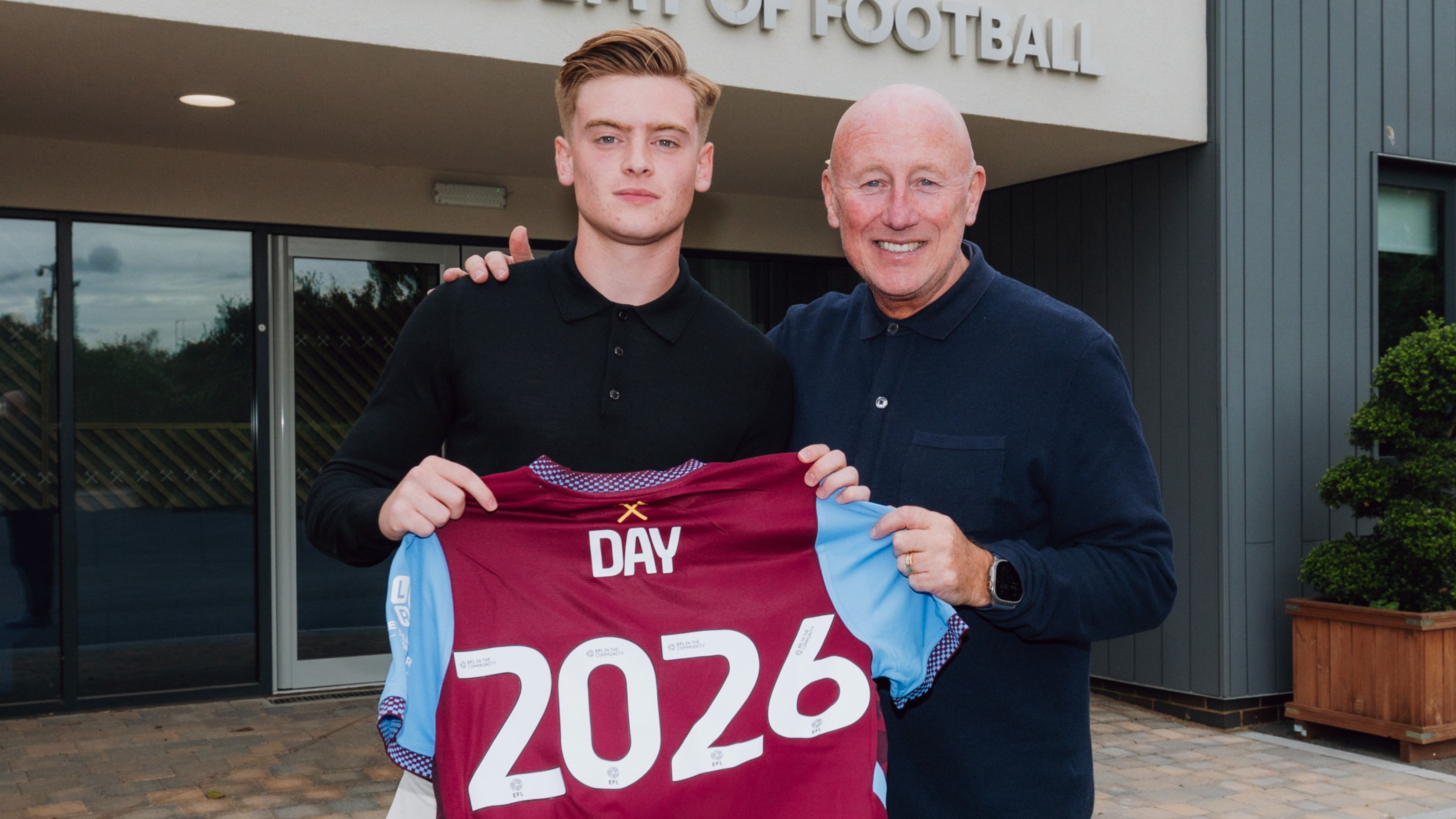 Frankie Day pro contract Sep 2026