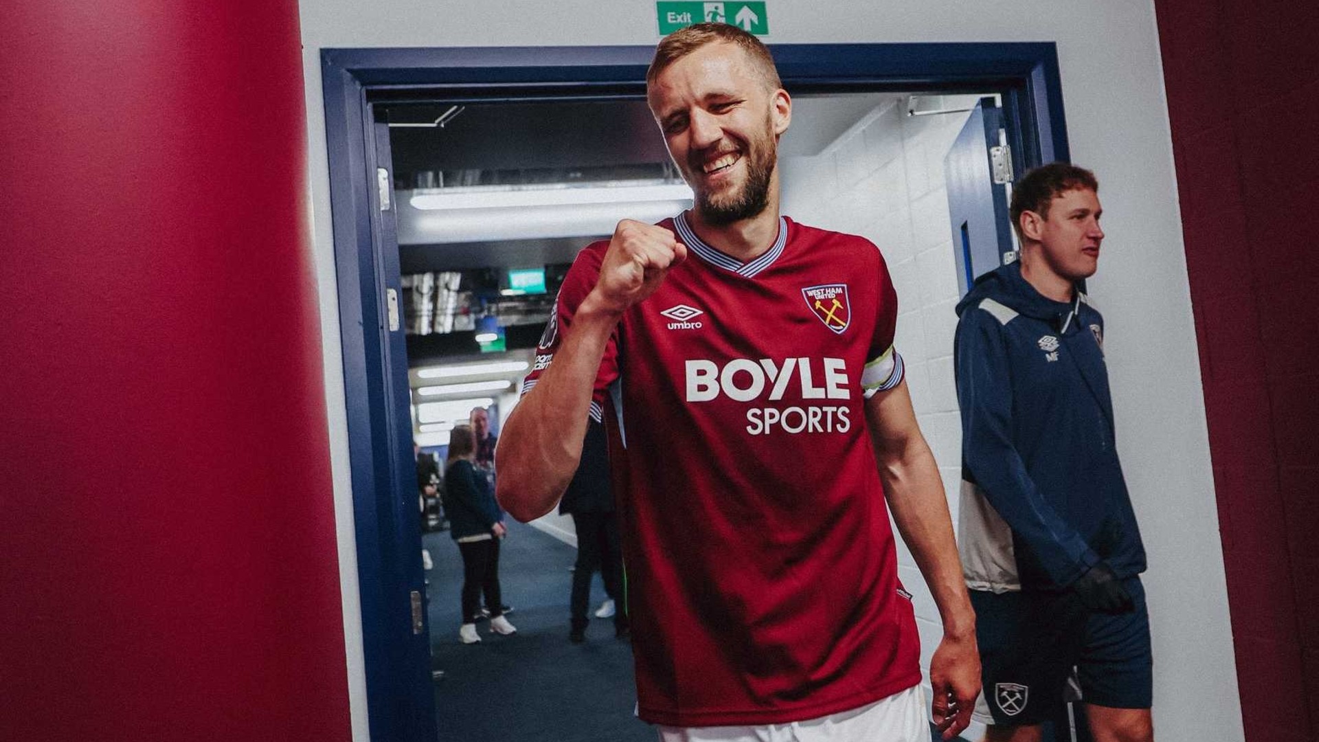 Tomáš Souček celebrates on his way to the dressing room following the victory against Everton